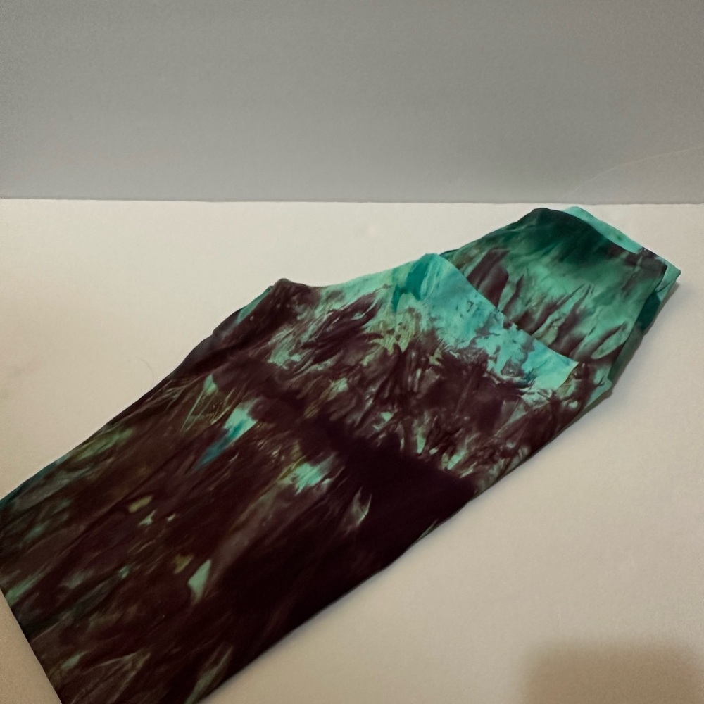 Booty by Brabants Teal and Black Tie-Dye Leggings